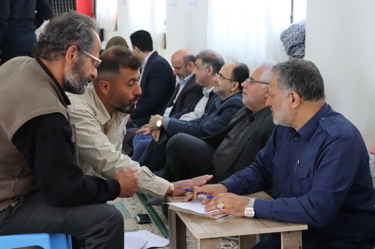 به مناسبت سالروز تاسیس سازمان بازرسی کل کشور ، بازرسی کل استان گیلان میز خدمت برگزار کرد