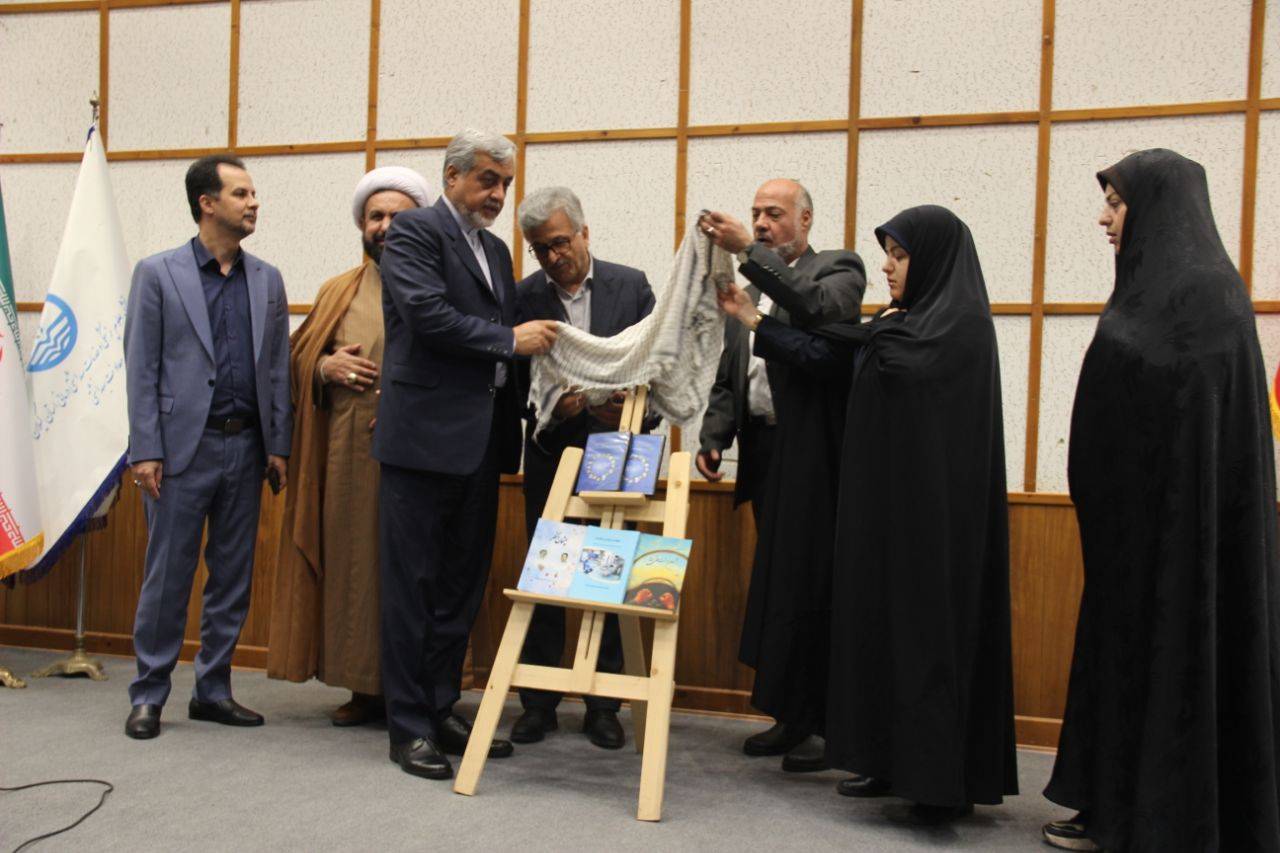 ماندگاری سپیدی و ایثار شهدای مدافع سلامت با کتب و پادکست