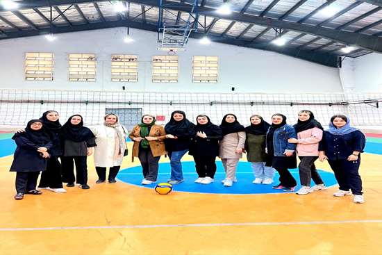 رقابت‌های والیبال بانوان شبکه‌های بهداشت و درمان استان گیلان همزمان با هفته دولت برگزار شد و تیم‌ها با روحیه تیمی و تلاش بی‌وقفه، مقام‌های برتر را کسب کردند.