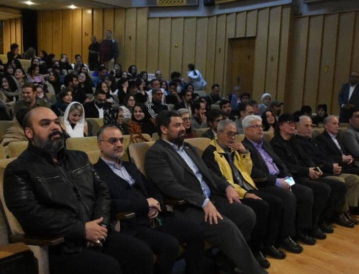 حضور رئیس شورا و رئیس کمیسیون گردشگری در آیین اختتامیه سیوهفتمین جشنواره تئاتر گیلان حضور رئیس شورا و رئیس کمیسیون گردشگری در آیین اختتامیه سیوهفتمین جشنواره تئاتر گیلان