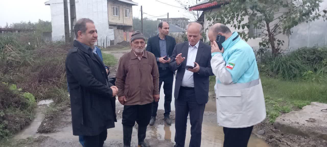 بازدید میدانی فرماندار شهرستان شفت و مدیر کل مدیریت بحران استان، از کوچه خوش‌سیرت شهر شفت