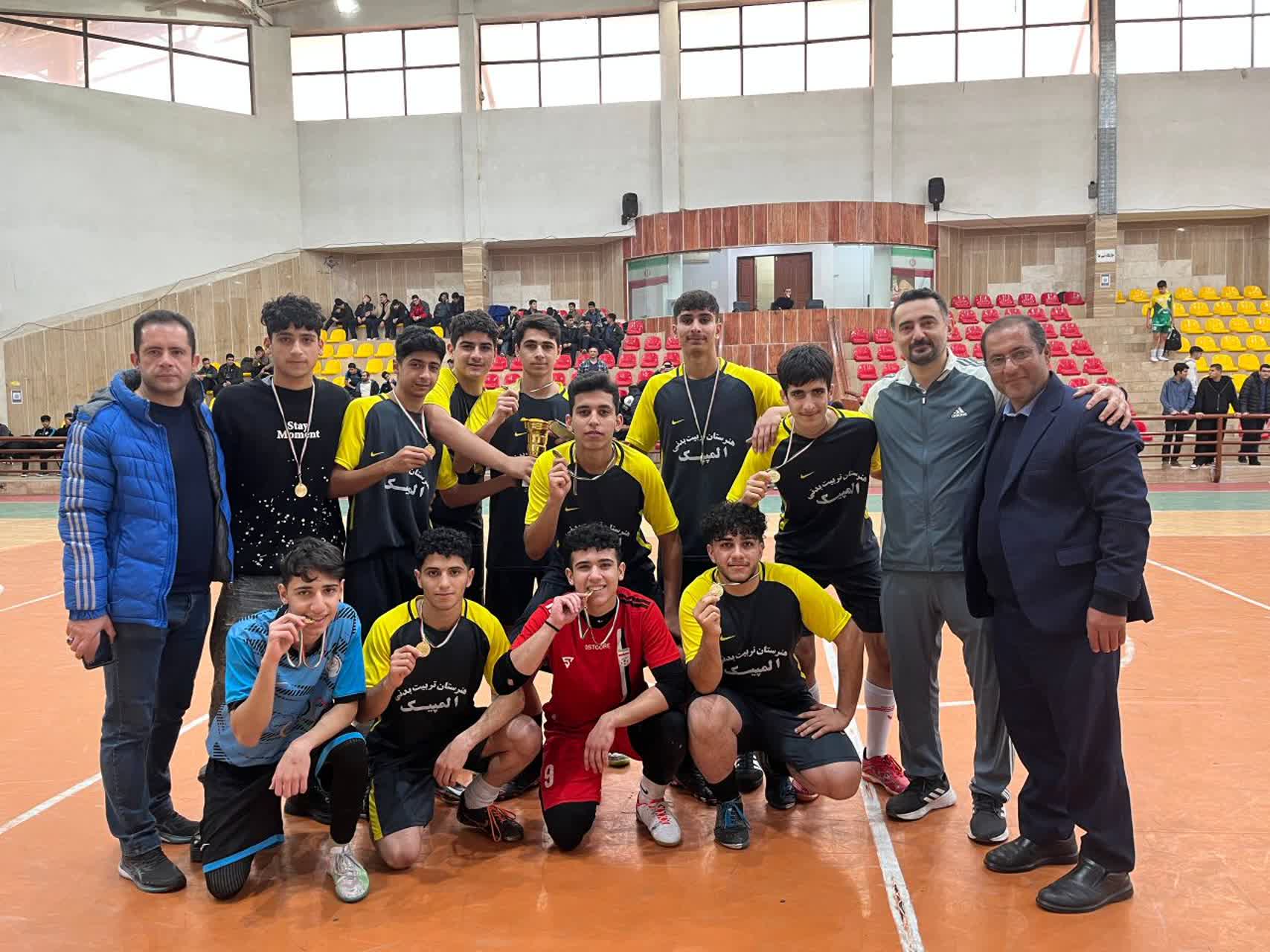 قهرمانی مقتدرانه هنرستان المپیک رشت در فوتسال مدارس قهرمانی مقتدرانه هنرستان المپیک رشت در فوتسال مدارس