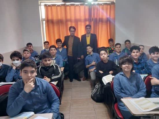 حضور نخبگان برگزیده بنیاد نخبگان استان گیلان در مدارس منتخب استان به مناسبت گرامیداشت هفته پژوهش