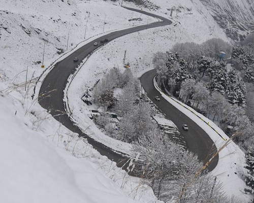 انجام عملیات راهداری زمستانی با استقرار ٧٠٠٠ راهدار در بیش از ۷۰۰ پایگاه راهداری