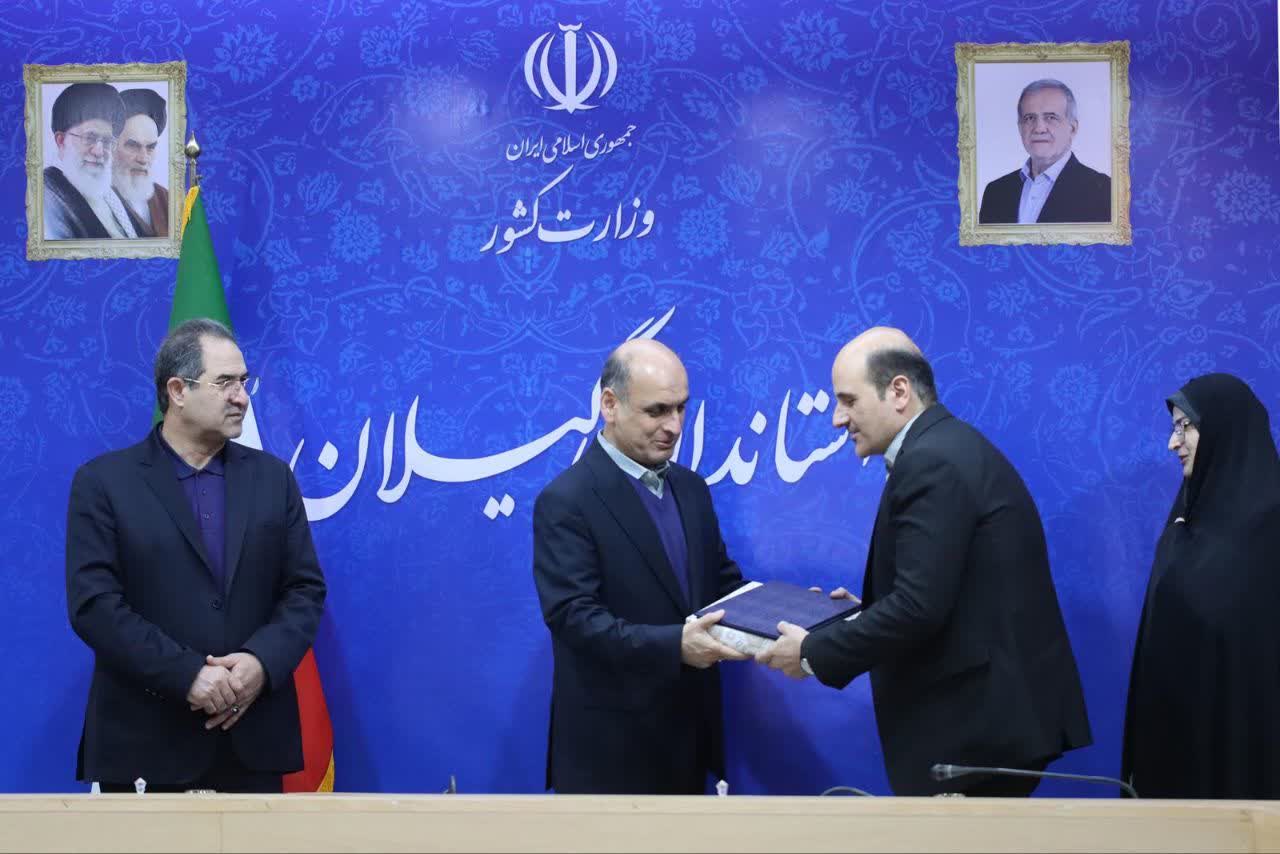 كسب رتبه برتر درجلسه شوراي آموزش و پرورش استان توسط فرماندار لاهیجان كسب رتبه برتر درجلسه شوراي آموزش و پرورش استان توسط فرماندار لاهیجان