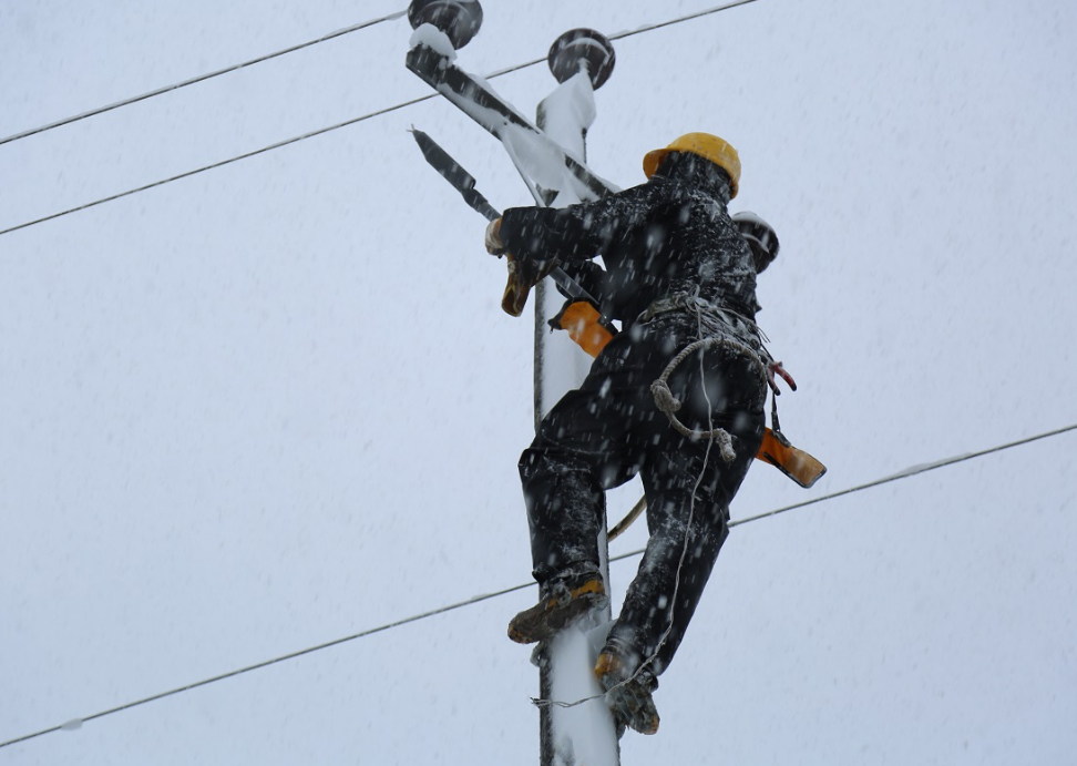 خاموشی ۶۰ هزار مشترک گیلانی؛ اکیپهای عملیاتی توزیع برق در حال رفع خاموشی هستند خاموشی ۶۰ هزار مشترک گیلانی؛ اکیپهای عملیاتی توزیع برق در حال رفع خاموشی هستند