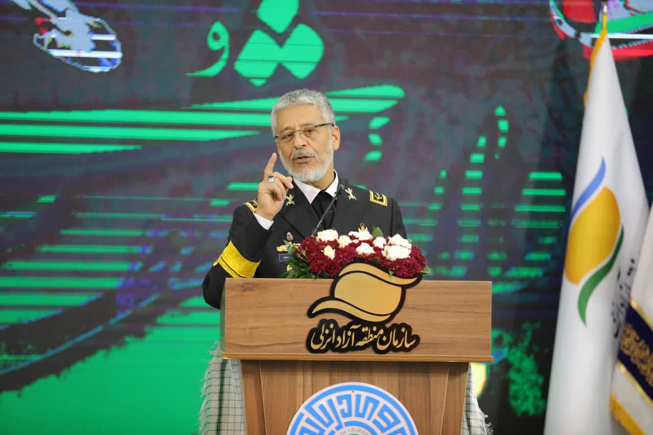 انقلاب اسلامی هیمنه پوشالی آمریكا را در هم شكست انقلاب اسلامی هیمنه پوشالی آمریكا را در هم شكست