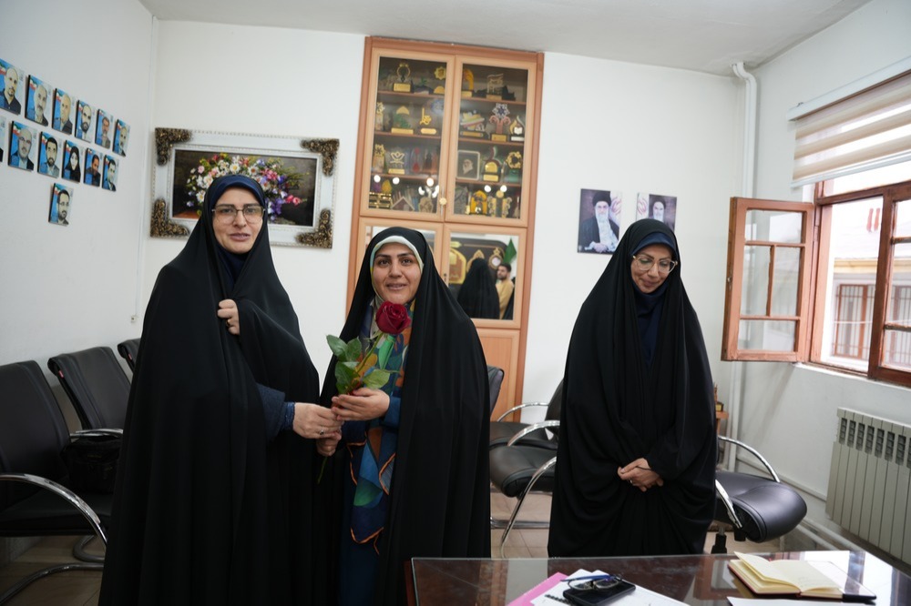 تقدیر از همکاران معاونت پرورشی و فرهنگی به مناسبت هفته امور تربیتی تقدیر از همکاران معاونت پرورشی و فرهنگی به مناسبت هفته امور تربیتی