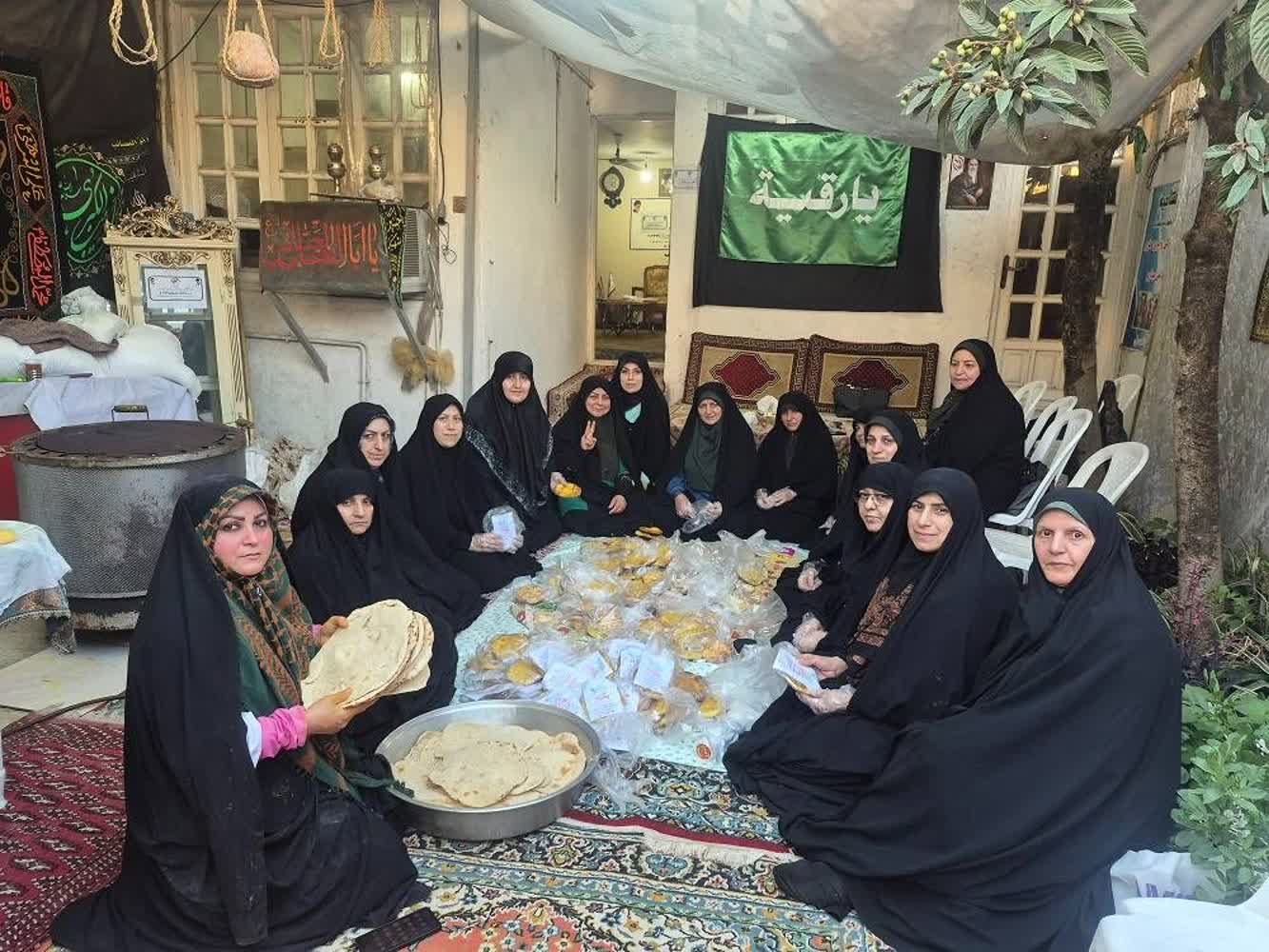پخت و توزیع روزانه ۱۵۰۰ قرص نان سنتی برای مدافعان وطن