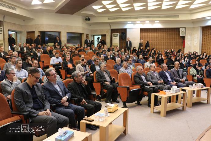 در آئین گرامیداشت دهه سرآمدی آموزش، از 39 استاد و کارشناس نمونه آموزشی دانشگاه تقدیر به عمل آمد