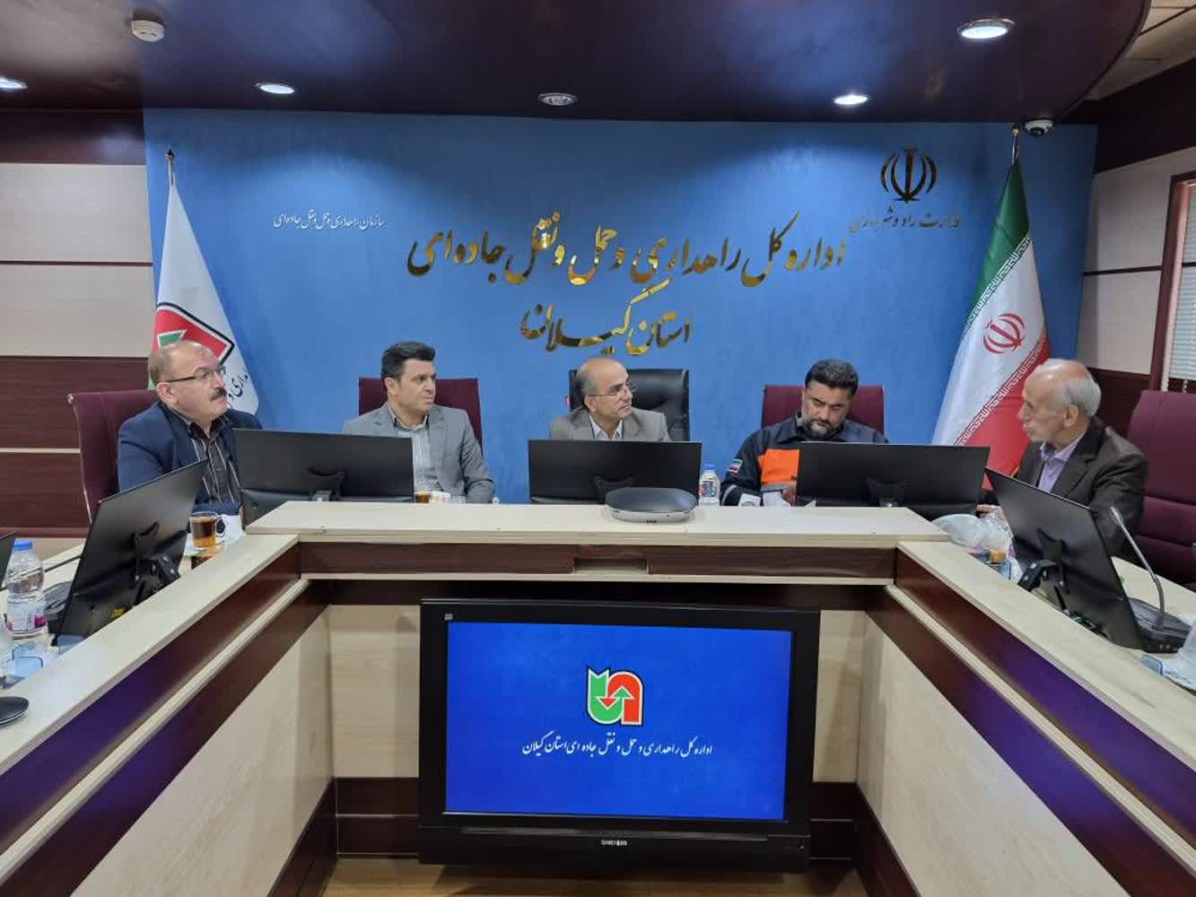 برپایی میز خدمت جهادی راهداری و حملونقل جادهای گیلان به مناسبت دهه امامت و ولایت برپایی میز خدمت جهادی راهداری و حملونقل جادهای گیلان به مناسبت دهه امامت و ولایت